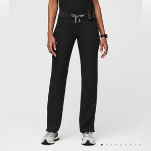FIGS Kade Cargo Scrub pant, size medium, black